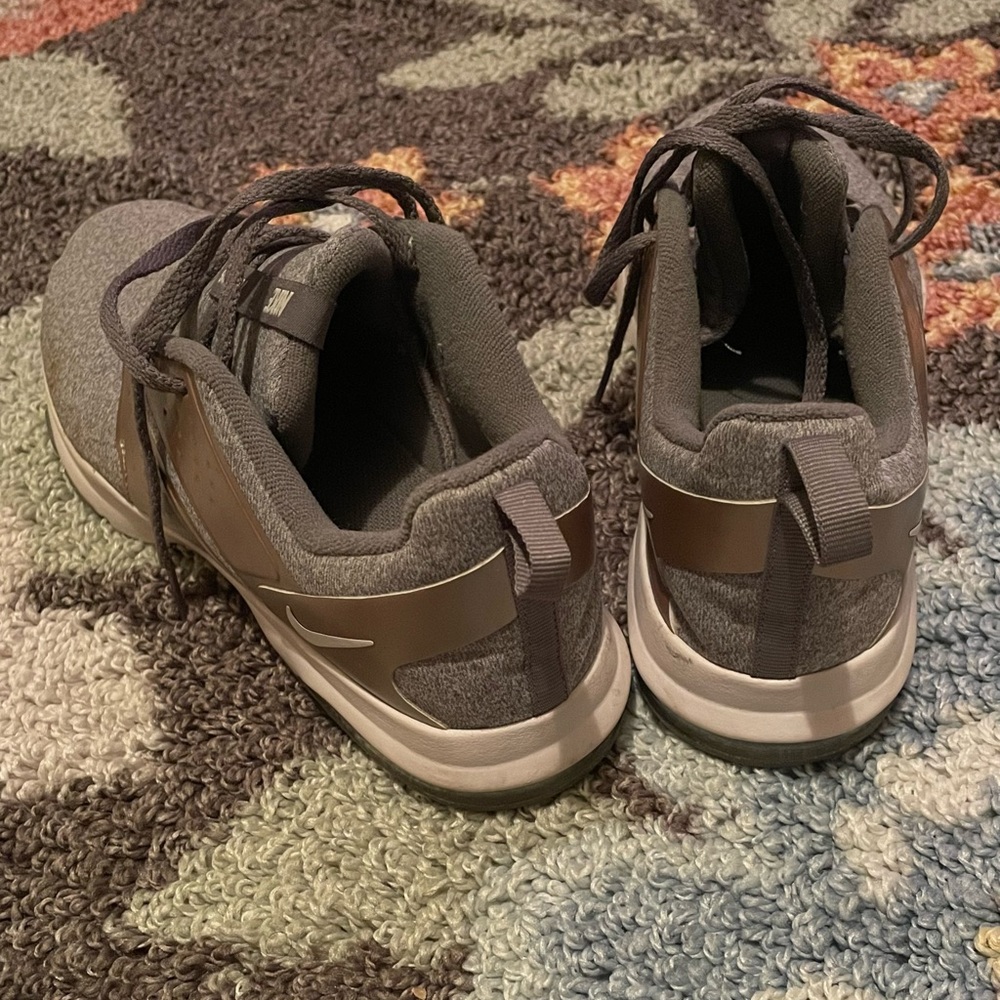 Nike shoes size 9